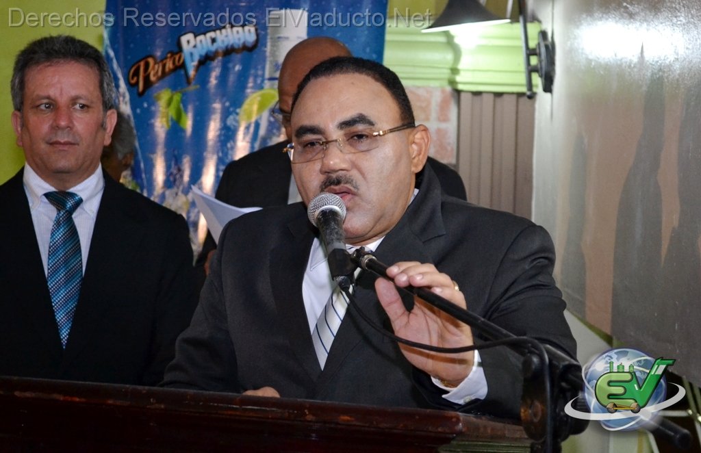 Francisco Quezada ofrese palabras a los presentes en Expo Moca 2012